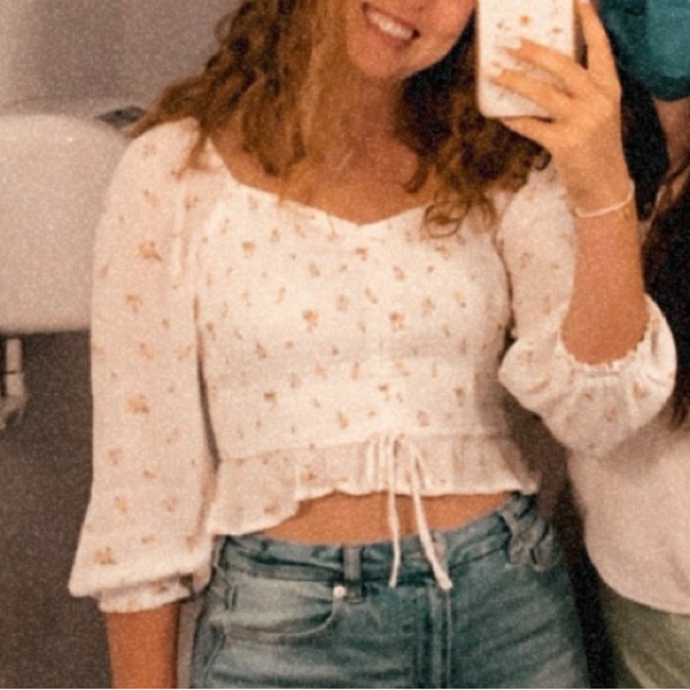 WHITE FLORAL BLOUSE